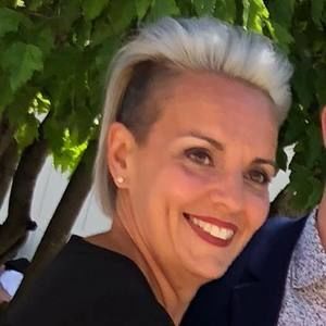 Meet your Posher, Elaine